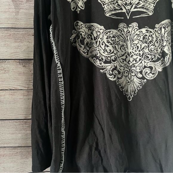 Black VNeck Bedazzled Crown Print Maurice’s Premium Long Sleeve Top, Size 1X - Picture 7 of 7